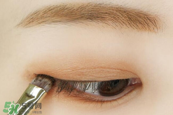 李圣經(jīng)妝容怎么化？李圣經(jīng)仿妝教程