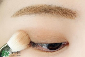 李圣經(jīng)妝容怎么化？李圣經(jīng)仿妝教程