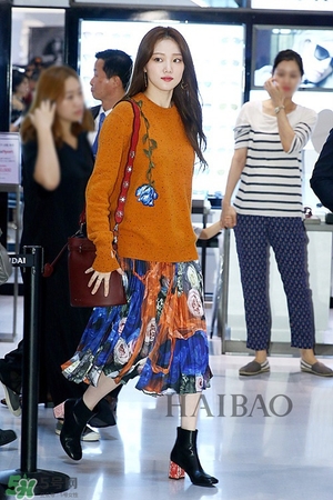 李圣經(jīng)的包包什么牌子？李圣經(jīng)包包同款