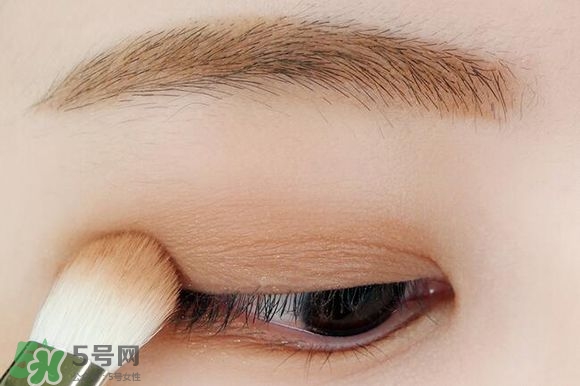 李圣經(jīng)妝容怎么化？李圣經(jīng)仿妝教程