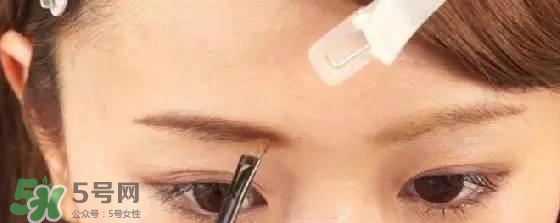 液體眉筆怎么用？液體眉筆使用方法