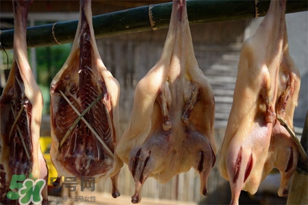 吃臘鴨會(huì)上火嗎？上火能吃臘鴨嗎？