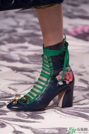 2017年秋冬流行什么鞋子？2017年秋冬流行鞋子搭配