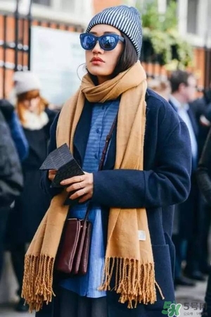 2017年圍巾流行怎么搭？2017年圍巾流行趨勢