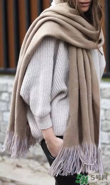 2017年圍巾流行怎么搭？2017年圍巾流行趨勢