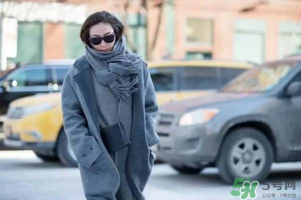 2017年圍巾流行怎么搭？2017年圍巾流行趨勢