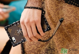 2017年流行什么包包？2017年最流行包包款式顏色