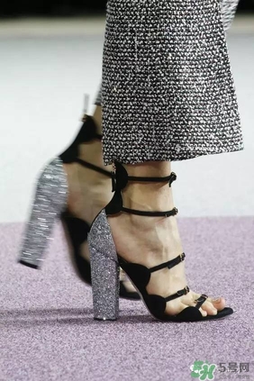 2017年秋冬流行什么鞋子？2017年秋冬流行鞋子搭配
