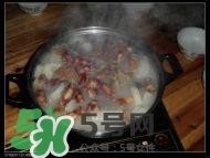 臘豬腳燉什么好吃？臘豬蹄燉什么好吃？