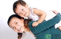 新生兒頭上的臟東西是什么?怎么洗掉? 新生兒頭上的臟東西是什么?怎么洗掉?