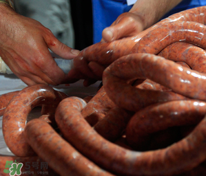 香腸什么時候扎孔？香腸扎孔技巧