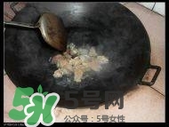 臘豬腳燉什么好吃？臘豬蹄燉什么好吃？