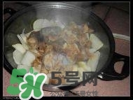 臘豬腳燉什么好吃？臘豬蹄燉什么好吃？