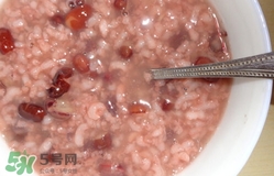 紅豆大米粥的營(yíng)養(yǎng)價(jià)值 紅豆大米粥的功效與作用及做法