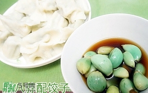 臘八蒜霉了可以吃嗎？發(fā)霉的大蒜可以腌制臘八蒜嗎？