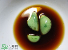 臘八醋里的蒜能吃嗎？臘八醋里的蒜好吃嗎？