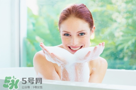 冬天洗澡水溫50度行嗎？50度的水可以洗澡嗎？