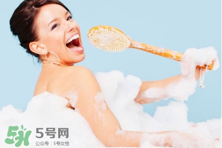 冬天洗澡水溫60度行嗎？60度的水可以洗澡嗎？