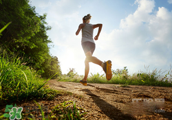 冬天早上幾點(diǎn)起來(lái)跑步最好？冬天早上起來(lái)跑步好嗎？