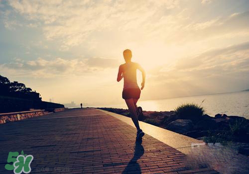 冬天早上幾點(diǎn)起來(lái)跑步最好？冬天早上起來(lái)跑步好嗎？