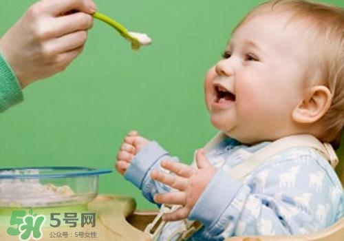寶寶半歲添加什么輔食？寶寶半歲吃什么？