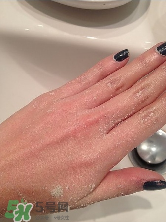 嬌韻詩妊娠紋霜怎么用？嬌韻詩撫紋身體霜使用方法