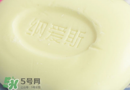 香皂洗臉好還是洗面奶好?香皂洗臉毛孔會(huì)變大嗎? 香皂洗臉好還是洗面奶好?香皂洗臉毛孔會(huì)變大嗎?