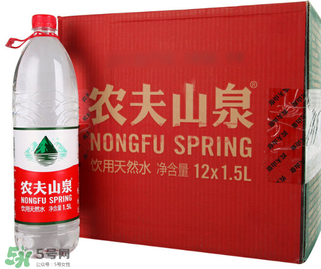 礦泉水會過期嗎？礦泉水過期了還能喝嗎？