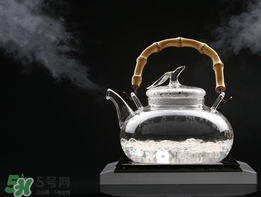 冬天喝涼水好嗎？冬天喝冷水還是熱水？