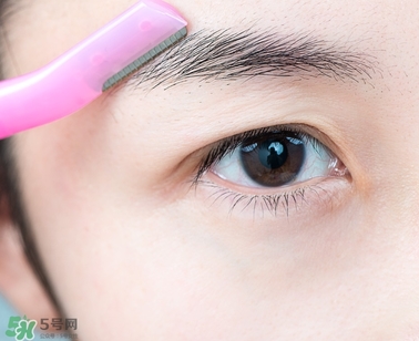 修眉刀怎么用？修眉刀使用方法圖解
