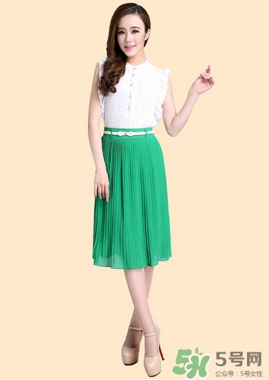 草綠色配什么顏色好看？草綠色和什么顏色最搭？