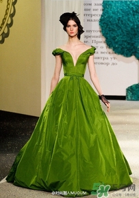 草綠色配什么顏色好看？草綠色和什么顏色最搭？