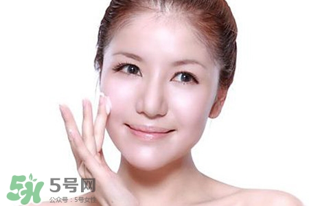 卸妝前要洗臉嗎？卸妝前要用水洗嗎？