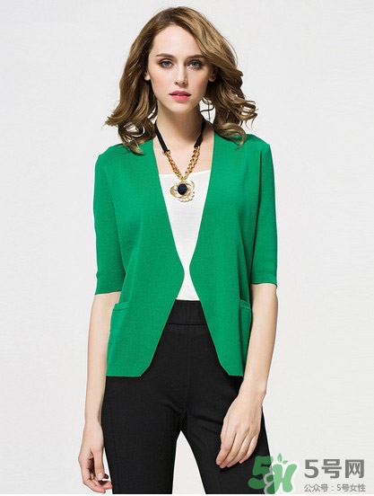 草綠色配什么顏色好看？草綠色和什么顏色最搭？