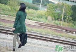 草綠色配什么顏色好看？草綠色和什么顏色最搭？