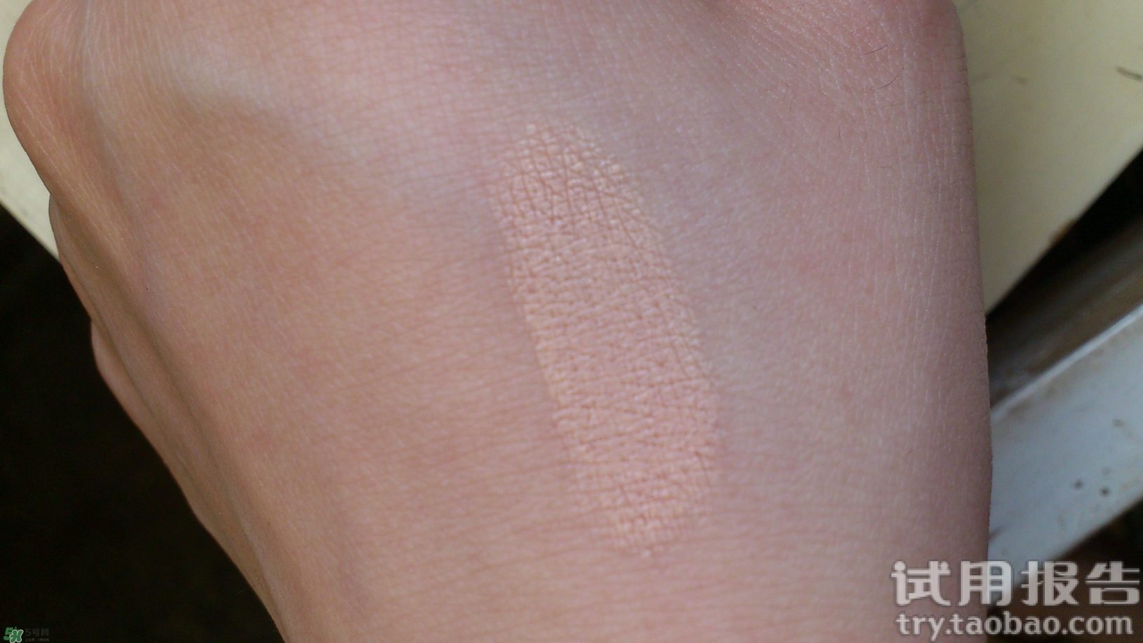 唇部遮瑕膏能吃嗎？唇部遮瑕膏吃了有毒嗎？