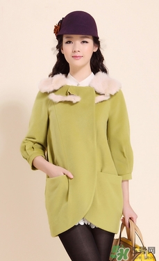 草綠色大衣怎么搭配？草綠色大衣穿衣搭配