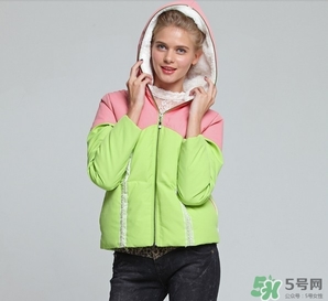 草綠色大衣怎么搭配？草綠色大衣穿衣搭配