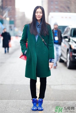 草綠色大衣怎么搭配？草綠色大衣穿衣搭配