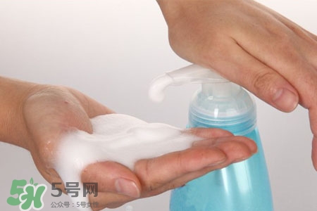 洗衣服能用洗手液嗎？洗手液可以洗衣服嗎？