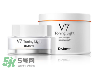 用素顏霜之前要用什么？素顏霜前還有涂抹什么