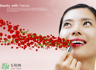 涂口紅嘴唇變白怎么辦？長期涂口紅的危害