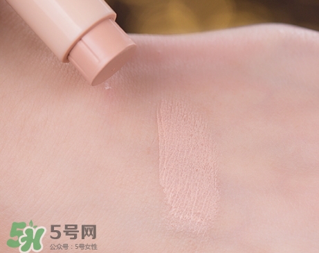 愛麗小屋唇部遮瑕膏怎么樣？愛麗小屋唇部遮瑕膏好用嗎？