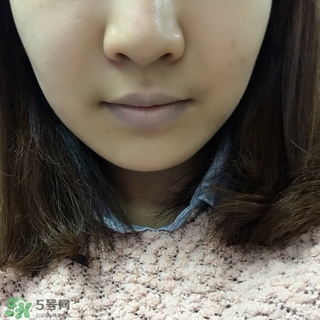 愛麗小屋唇部遮瑕膏怎么樣？愛麗小屋唇部遮瑕膏好用嗎？