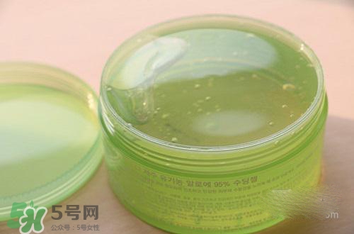 嘴唇干裂可以涂蘆薈膠嗎？嘴唇干裂怎么涂蘆薈膠？