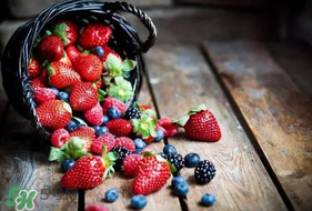 草莓上的黑點(diǎn)是什么？草莓上的黑點(diǎn)能吃嗎？