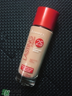 rimmel芮謎粉底液紅瓶藍(lán)瓶哪個(gè)好？rimmel粉底液紅藍(lán)瓶對(duì)比