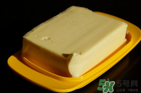 一歲寶寶能吃黃油嗎?寶寶吃黃油會(huì)過敏嗎 一歲寶寶能吃黃油嗎?寶寶吃黃油會(huì)過敏嗎