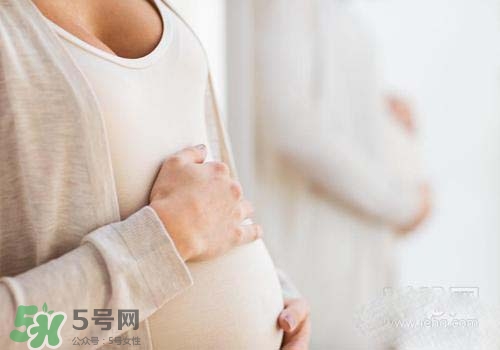 孕婦可以經(jīng)常摸肚子嗎？孕婦經(jīng)常摸肚子會(huì)怎樣？