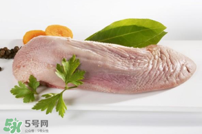 豬舌頭上的白苔怎么撕下來？豬舌頭上的白苔能吃嗎？